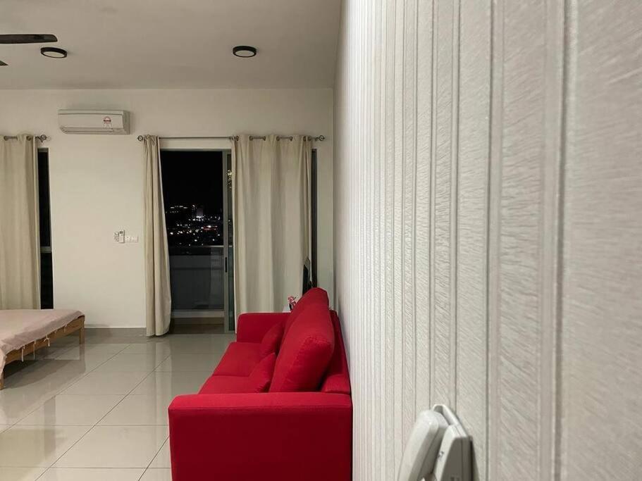 D13a, Cyberjaya, Netflix, Wifi, Free Parking, Balcony, 2013 Apartment
