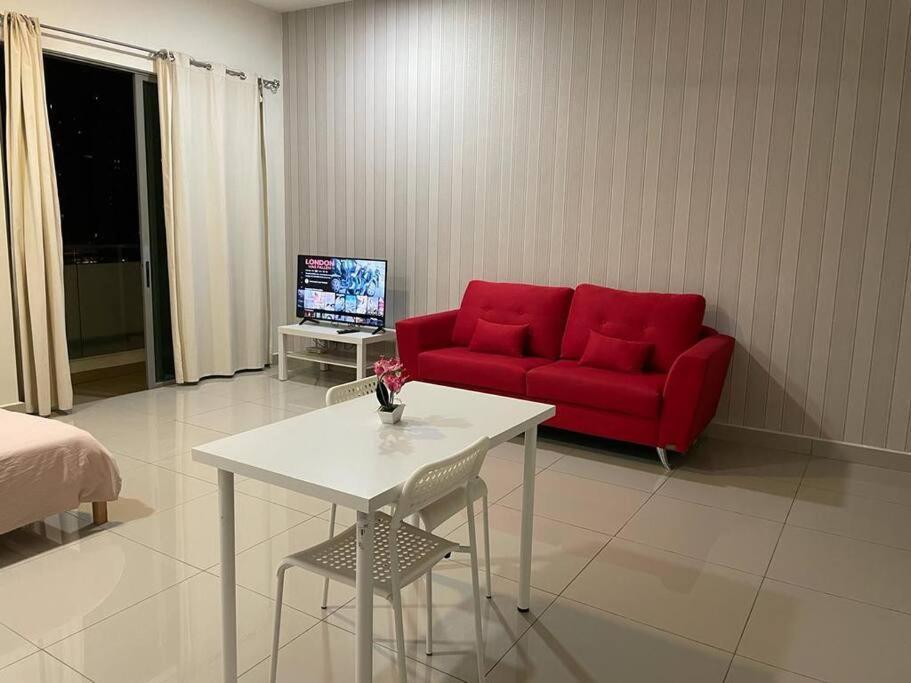 D13a, Cyberjaya, Netflix, Wifi, Free Parking, Balcony, 2013 Apartment Cyberjaya
