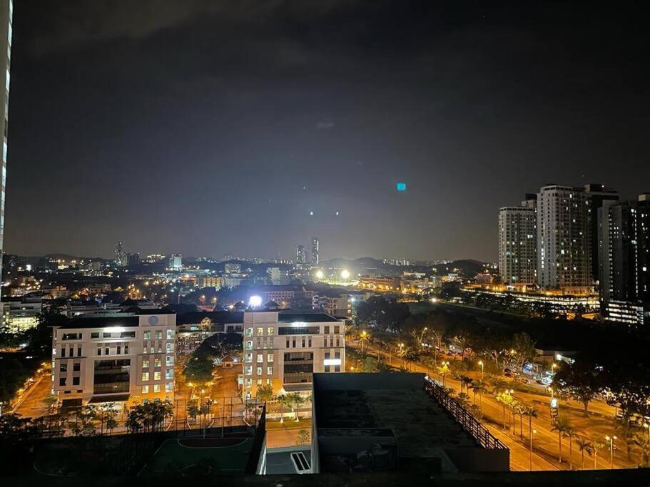D13a, Cyberjaya, Netflix, Wifi, Free Parking, Balcony, 2013 Cyberjaya