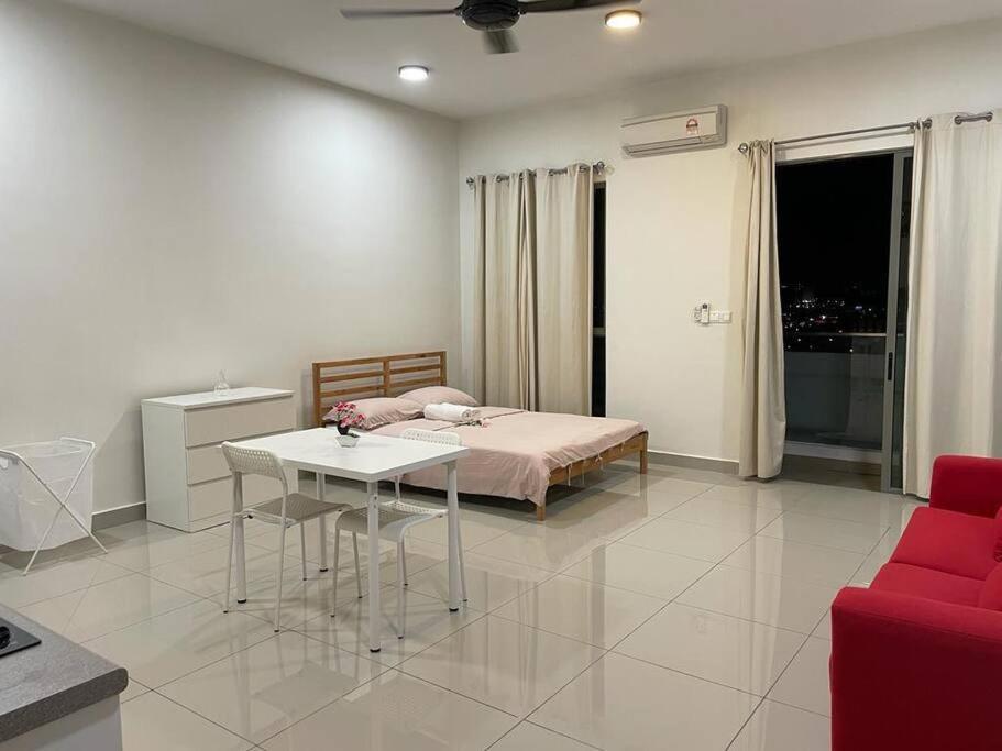 D13a, Cyberjaya, Netflix, Wifi, Free Parking, Balcony, 2013 Cyberjaya