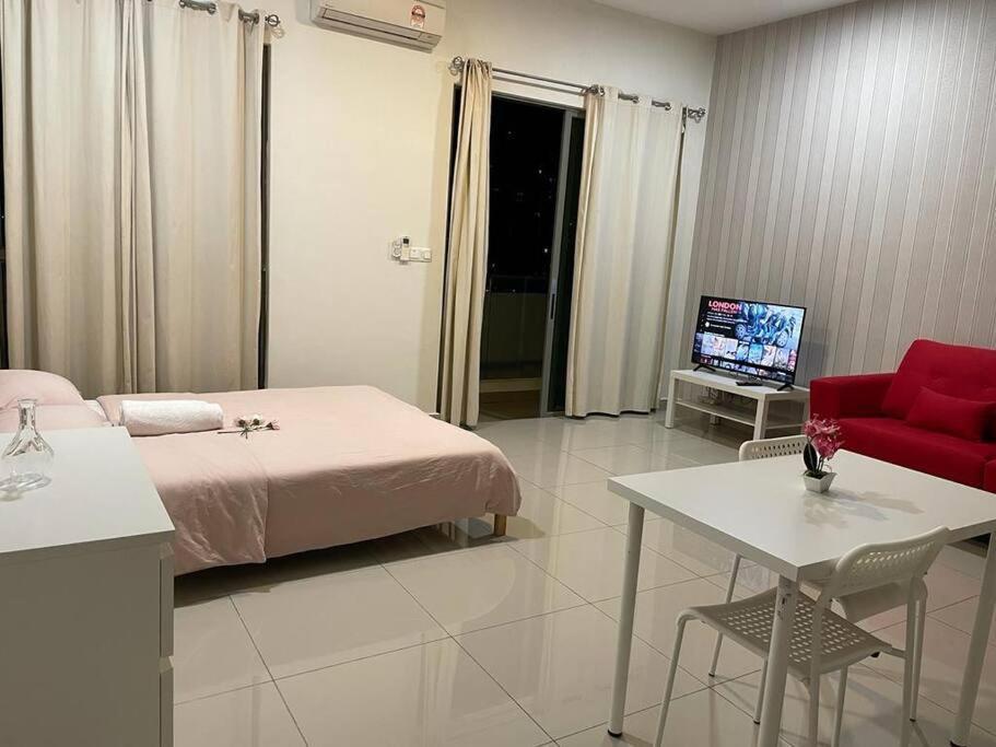 D13a, Cyberjaya, Netflix, Wifi, Free Parking, Balcony, 2013 *