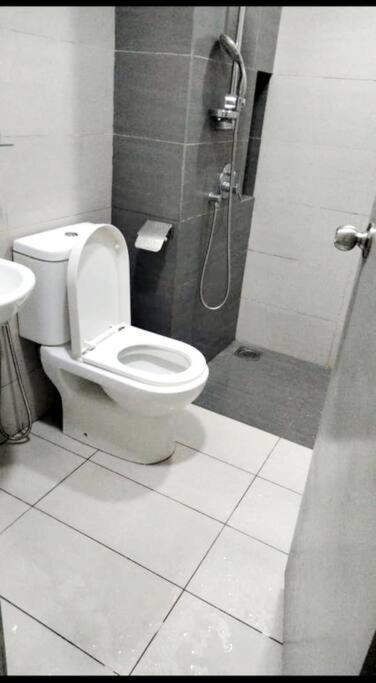 D13a, Cyberjaya, Netflix, Wifi, Free Parking, Balcony, 2013