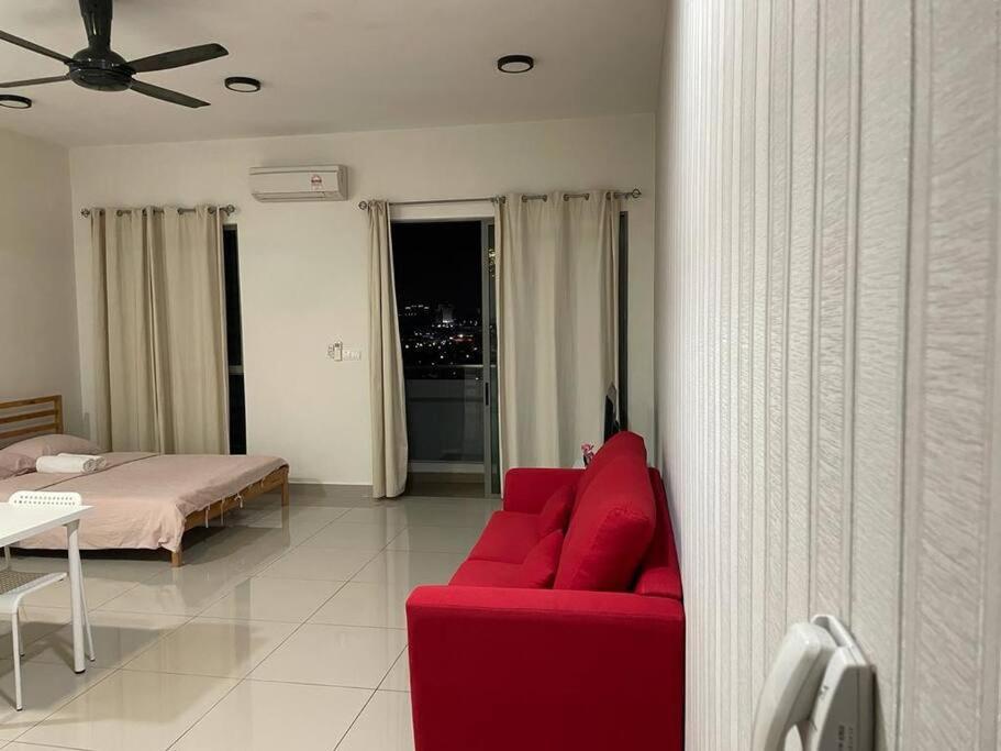 D13a, Cyberjaya, Netflix, Wifi, Free Parking, Balcony, 2013 Apartment *