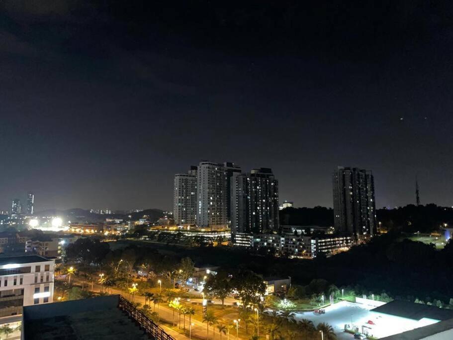 D13a, Cyberjaya, Netflix, Wifi, Free Parking, Balcony, 2013 Apartment Cyberjaya